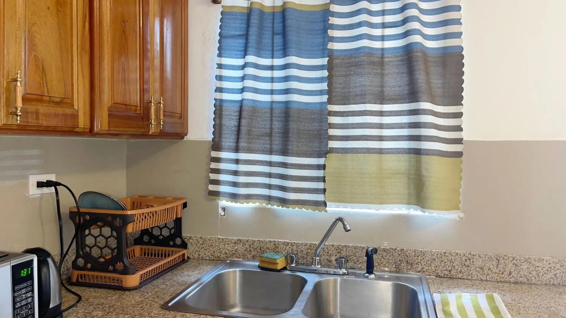 Skyline Suites Villa And Spa contacts